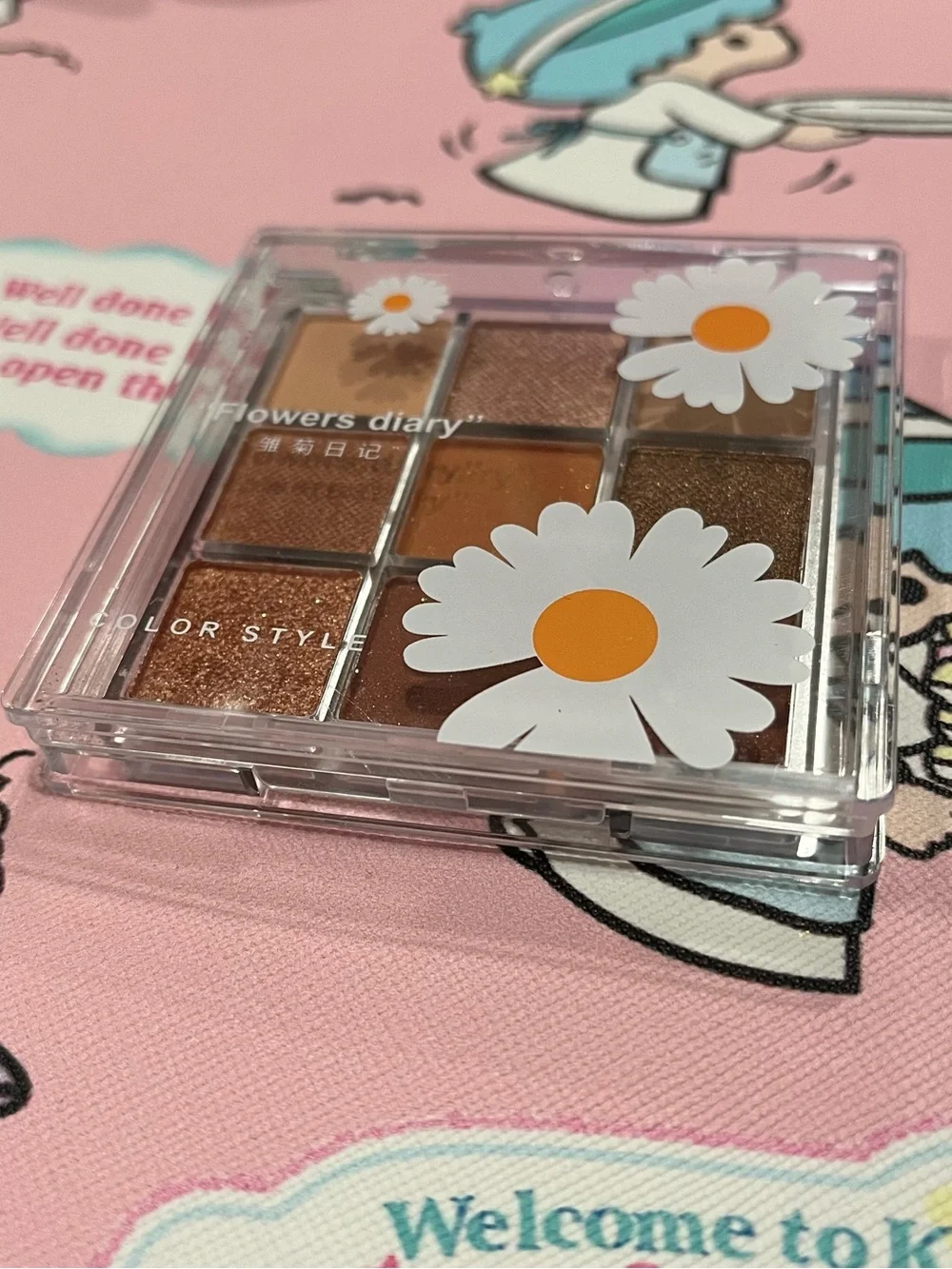 Small Neutral Eyeshadow Palette in Clear Packaging